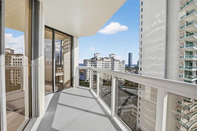 Building Photo - 20185 E Country Club Dr