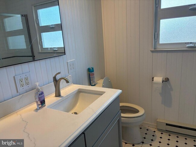 Building Photo - 156 Rodman Dr