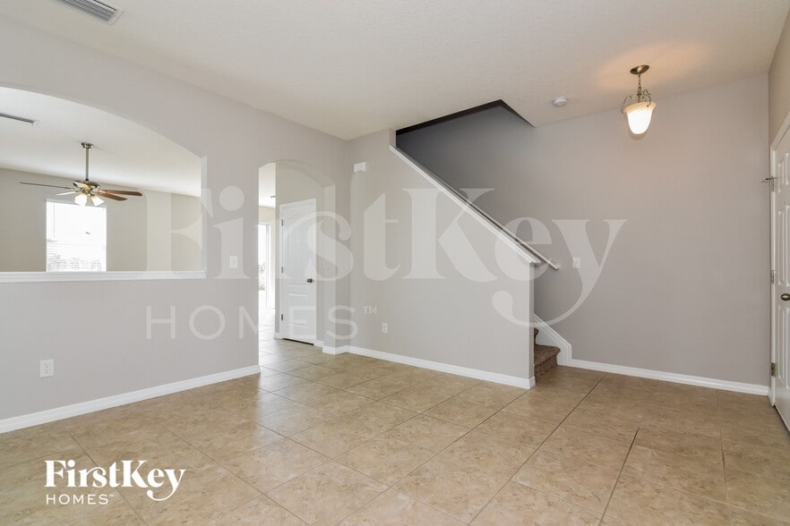 Building Photo - 561 Vista Ridge Dr