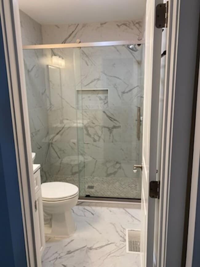 Building Photo - 2 Bedroom 1 bath