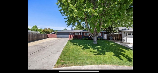 Building Photo - 746 Hemlock Ct