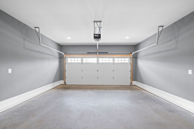 Building Photo - Pet Friendly in Sango!