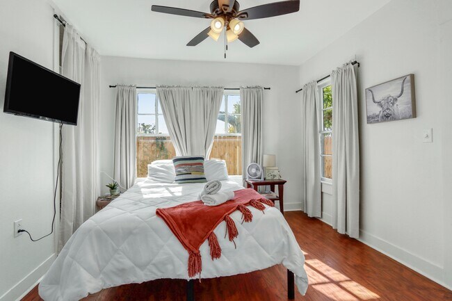 Building Photo - 569 Wright Ave