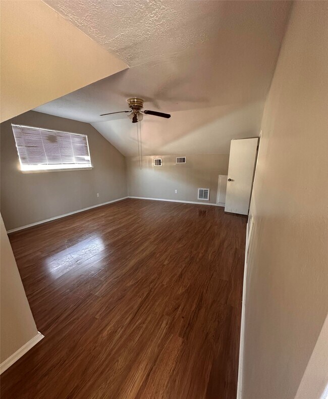 Building Photo - 17210 Woodburn Dr