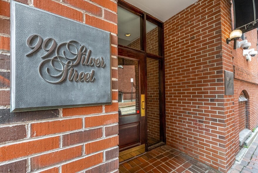 Entry - 99 Silver St