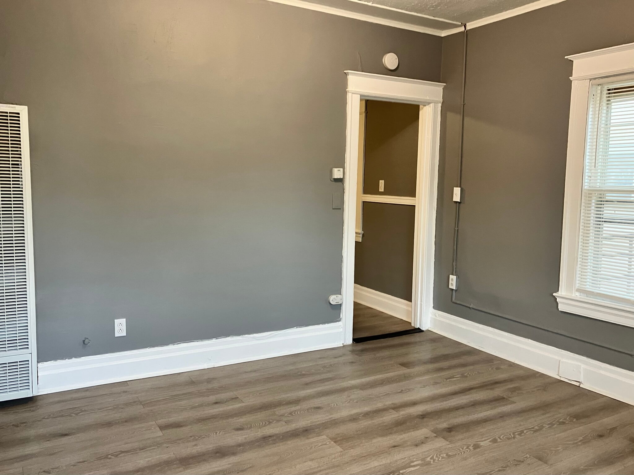 Living room, to kitchen - 256 Weyl St