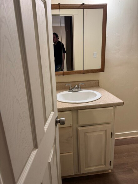 Building Photo - 18 1/2 Mettowee St