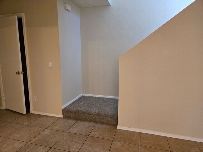 Building Photo - WATERFORD SQUARE COMMUNITY 3 BED 2.5 BATH **ASK ABOUT OUR MOVE IN SPECIALS***