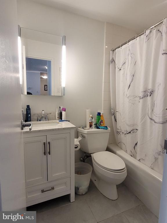 Building Photo - 219 S 18th St