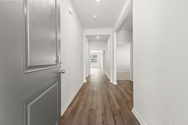 Building Photo - 1005 Sennema Cir