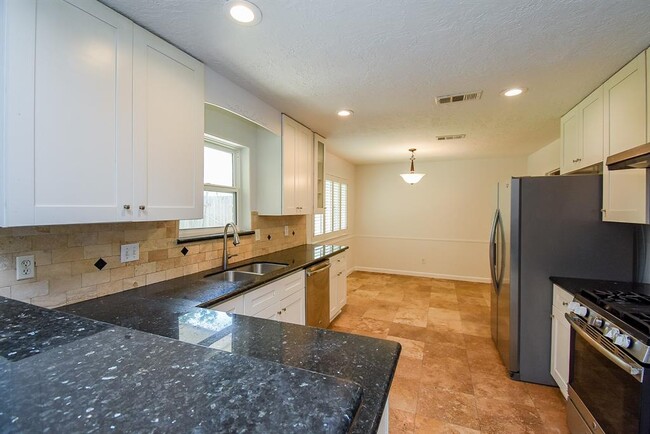 Building Photo - 154 Squires Bend