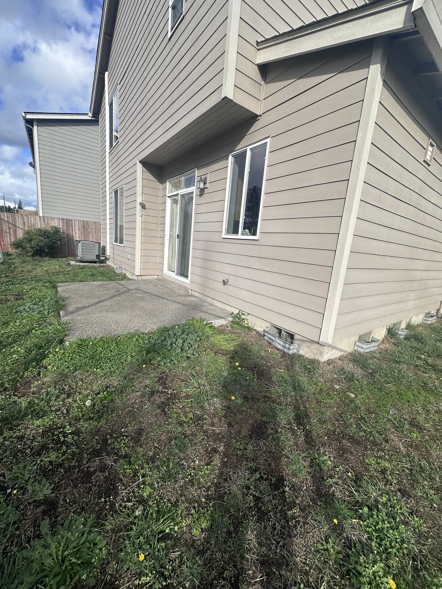 Building Photo - 13700 NE 64th Cir