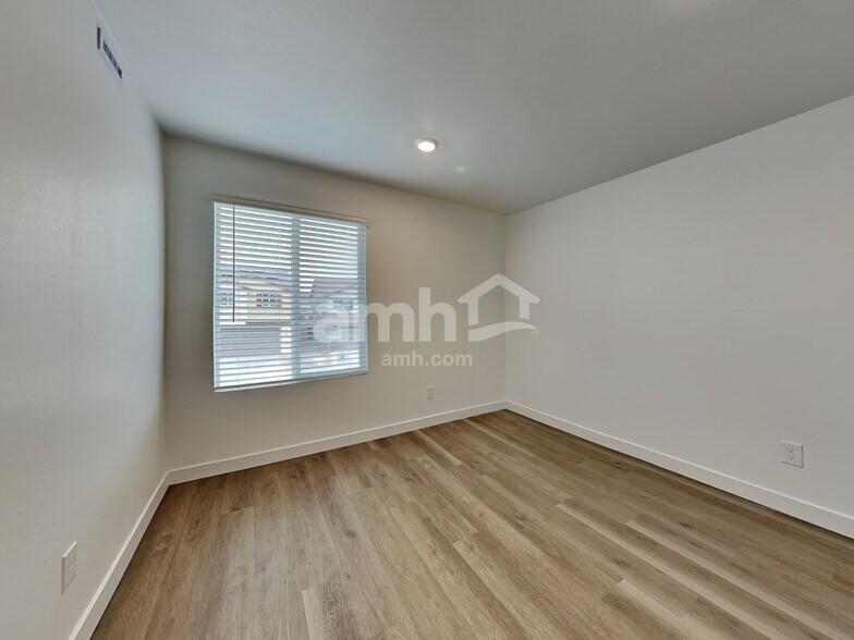 Building Photo - 20177 W Thomas Rd