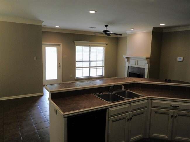 Building Photo - 124 St Fabian Dr