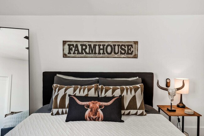 Building Photo - 1007 12th Ave N