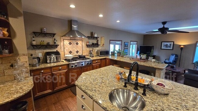 Building Photo - 22882 Carriage Dr