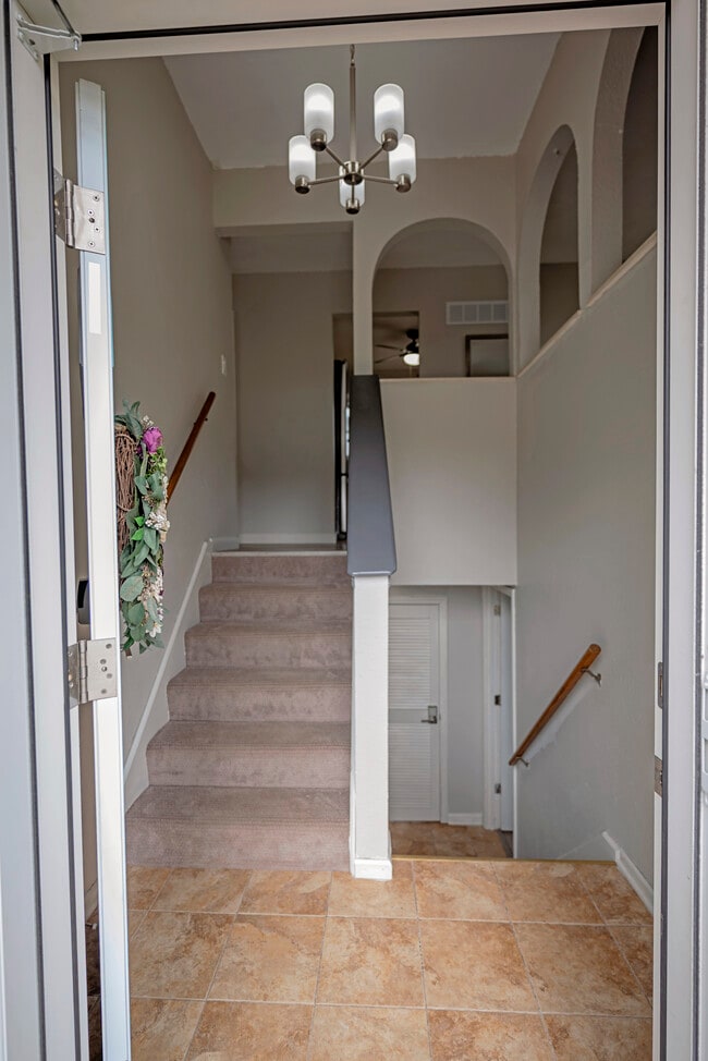 Building Photo - 413 SE Lana Ct