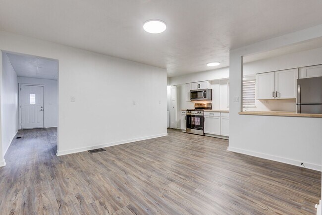 Building Photo - Available August 2026 - Fully Renovated 2 Bedroom in AMAZING Location!!