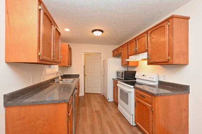 Building Photo - Car-free convenience! Modern 3 Bed Home Minutes from Downtown Gallatin