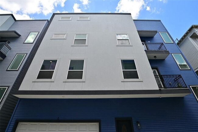 Building Photo - 1117 W 16th St