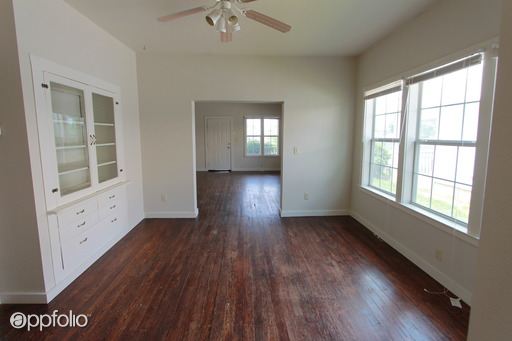 Building Photo - 104 N Greenleaf St