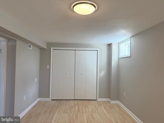 Building Photo - 7419 Farnum St