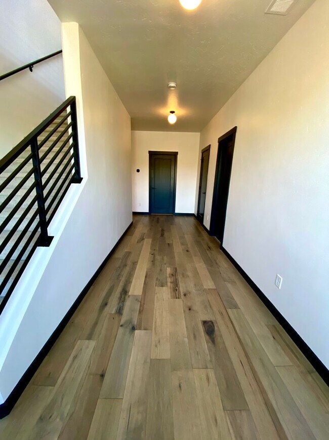 Building Photo - Close to Micron, 3 Bedroom 3 bath w/ a Million Dollar View!