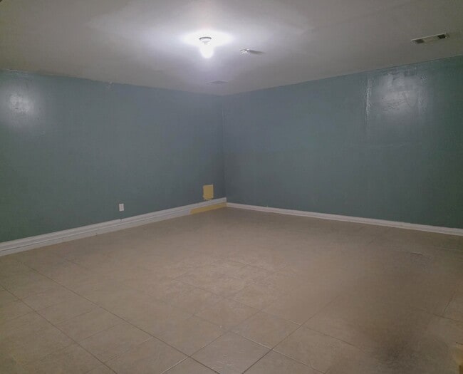 Building Photo - 7423 River Pines Dr