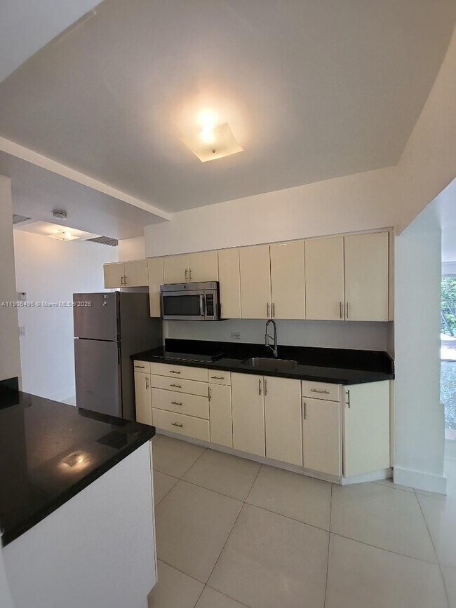 Building Photo - 7707 Hawthorne Ave