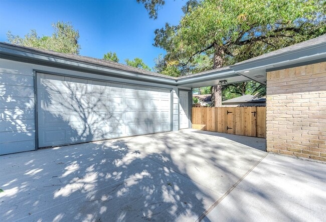 Building Photo - 3511 Tree Ln