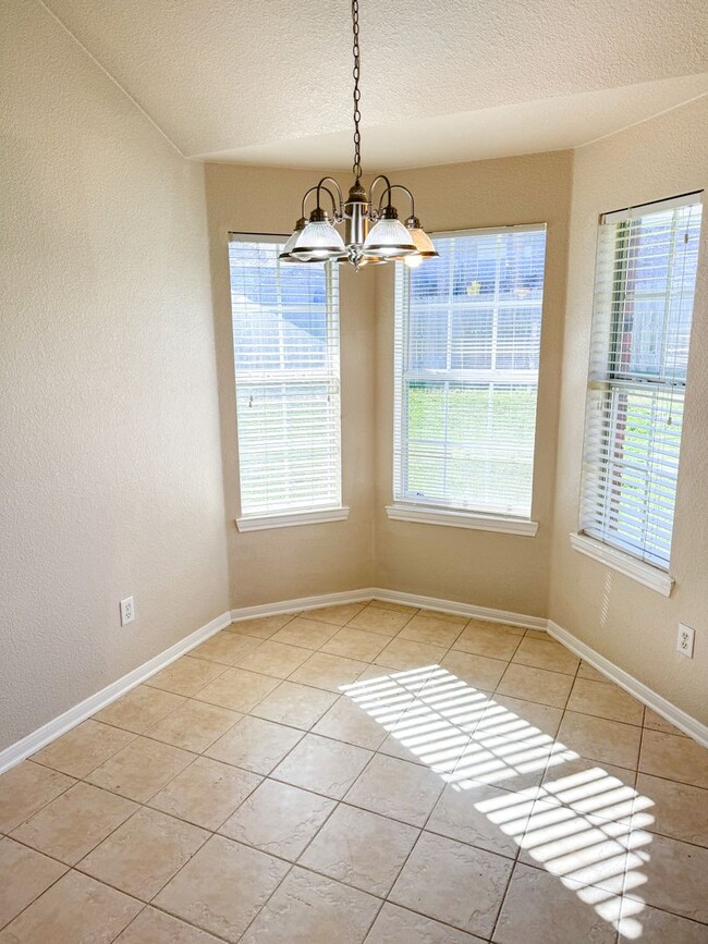 Building Photo - This beautiful 3 bedroom 2 bath home, is located just minutes from shopping, airport, hospitals a...