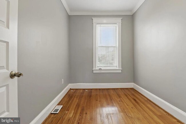 Building Photo - 809 Jefferson St NW