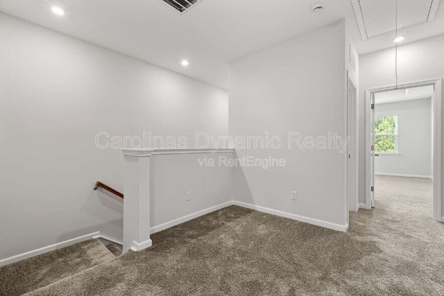Building Photo - 6985 Waterstone Dr