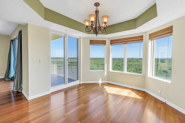 Building Photo - WATER VIEW CONDO 2/2 #714