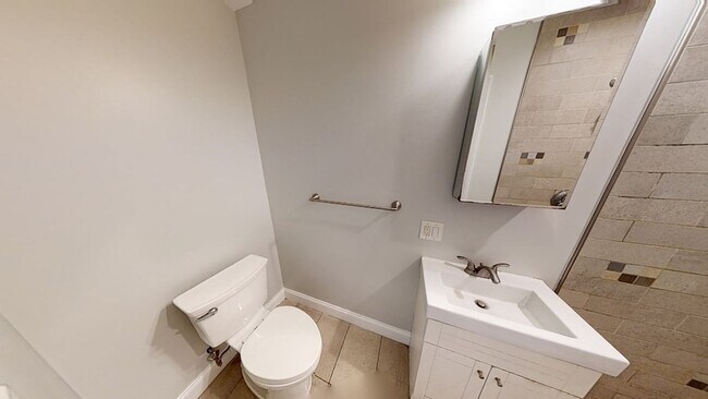 Building Photo - 27 Chestnut Ave