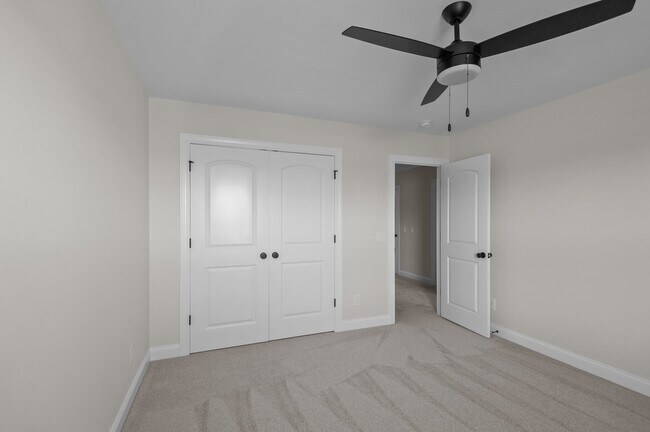 Building Photo - 4400 Laurel Rdg Dr