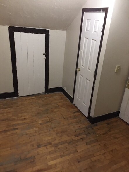 Bedroom with walk-in and closet - 846 McKinley St