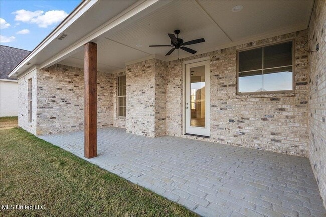 Building Photo - 464 Aurora Cir