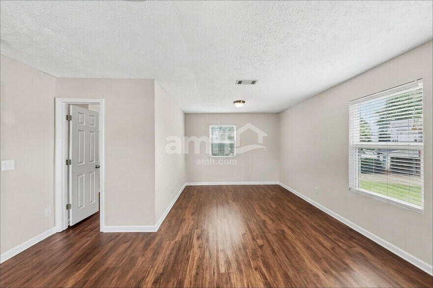 Building Photo - 1316 Roxbury Ct