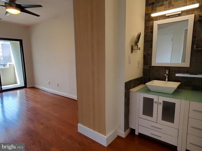 Building Photo - 6050 California Cir