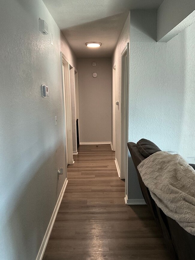 Building Photo - Renovated 3 Bedroom/ 1.5 Bath in Great Neiborhood