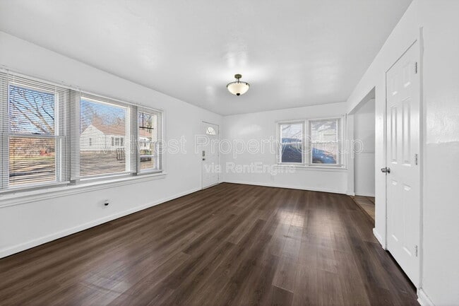 Building Photo - 334 Mueller Ave