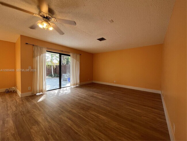 Building Photo - 5170 Tennis Ln