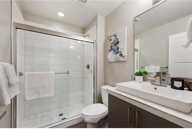 Building Photo - 4bd/3.5ba Seattle Condo