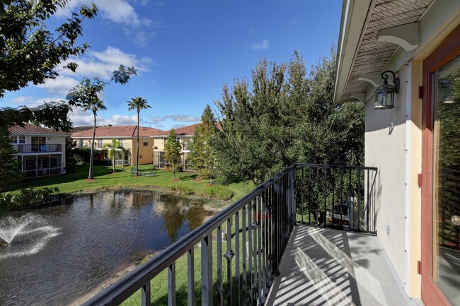 Building Photo - 3 Bed 2.5 Bath Townhome in Gorgeous Gated ...