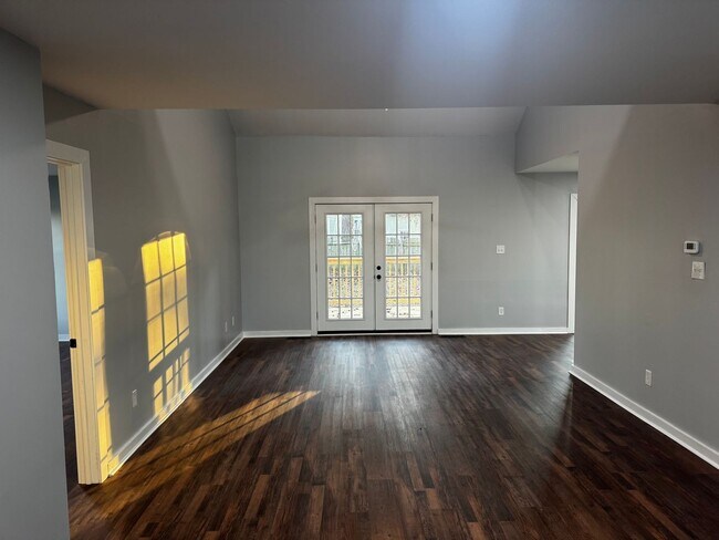 Building Photo - Modern 3BR / 2.5BA Home with Granite Kitchen, Loft and Storage