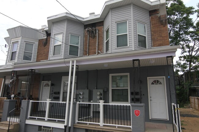 Building Photo - 1649 Pratt St