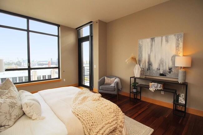 Building Photo - Epitome of Luxury: Spacious 2 Bedroom Pent...