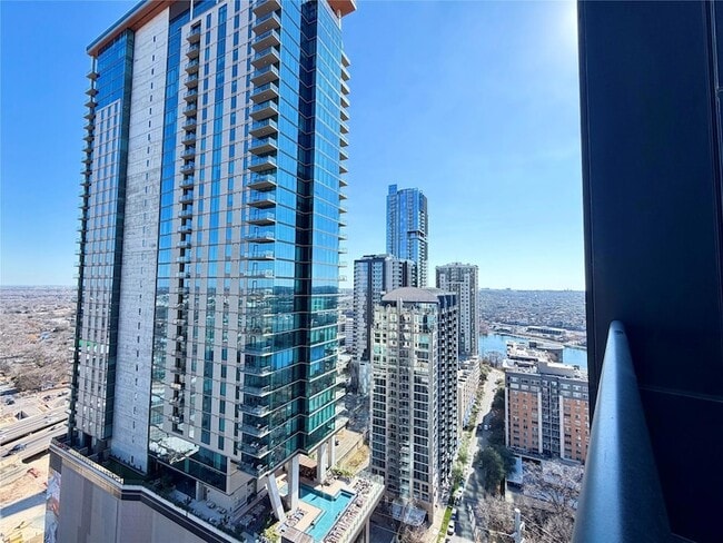 Building Photo - 70 Rainey St