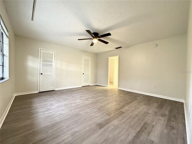 Building Photo - 722 W Alamo Dr
